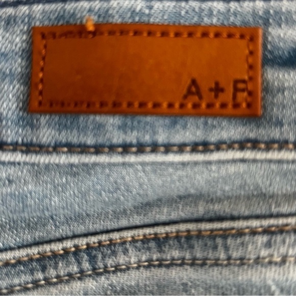 ABERCROMBIE & Fitch Ripped Jeans Size 4 - Picture 7 of 8